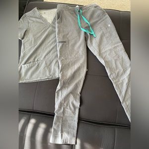 Figs Graphite Scrub Set